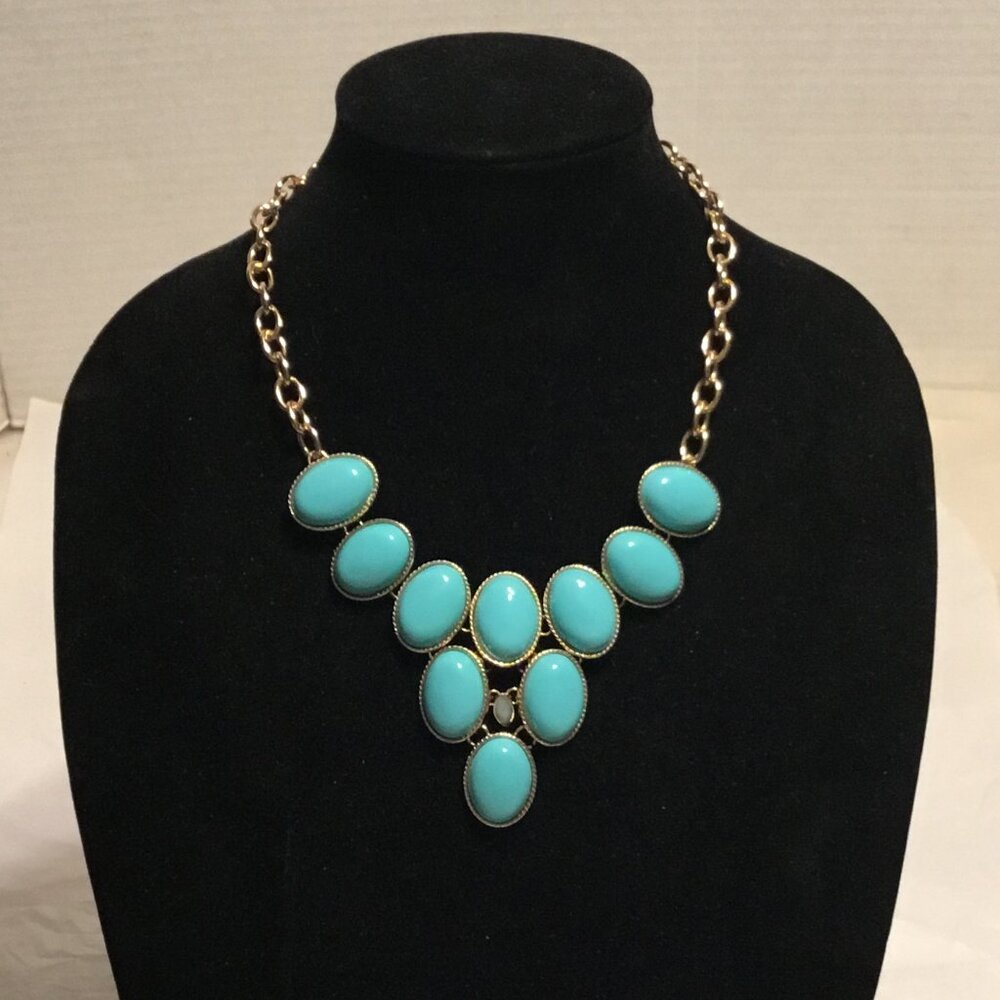 Vintage and very lovely gold tone faux Turquoise necklace